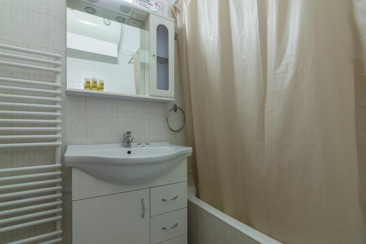 Comfort Apartment In Koukaki Athens Exterior photo